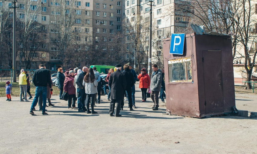 В Днепре горожане устроили митинг против платной парковки