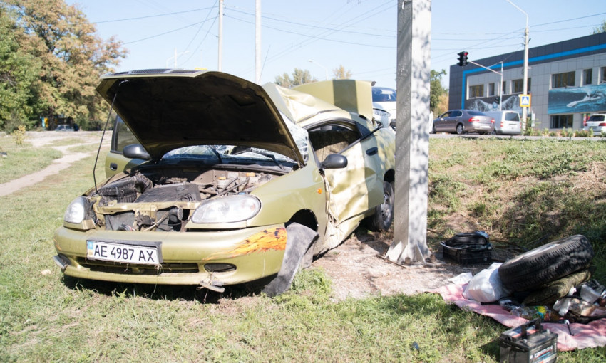 ДТП в Днепре: автомобиль вылетел в кювет 