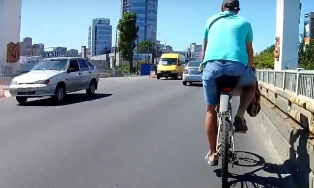В Днепре велосипедисты сообщают о нехватке велодорожек 