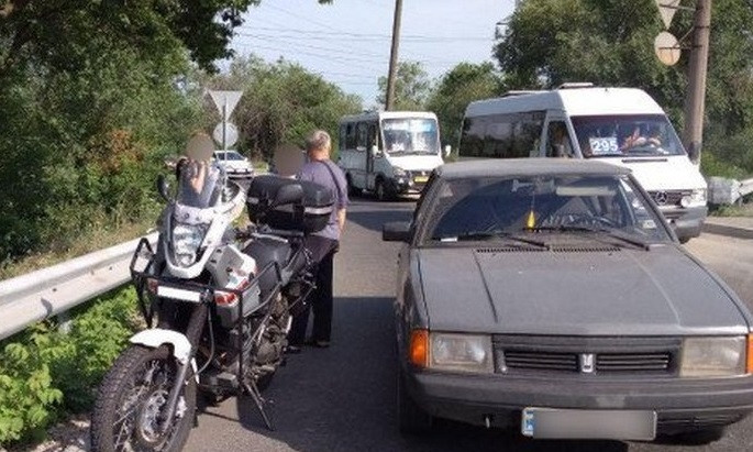 ДТП на Днепропетровщине: автомобиль столкнулся с мотоциклом 