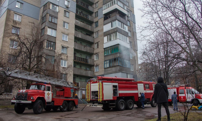 Пожар в Днепре: в многоэтажном доме горела облицовка балкона 