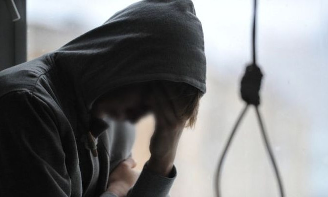 Эксперты сообщают об участившихся подростковых самоубийствах 