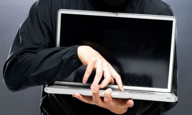 В Днепре мужчина украл чужой ноутбук 