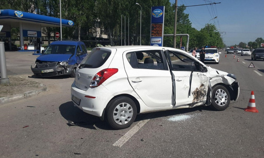 ДТП в Днепре: пострадали водитель и пассажир иномарки