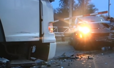 На Днепропетровщине столкнулись легковое авто и грузовик 