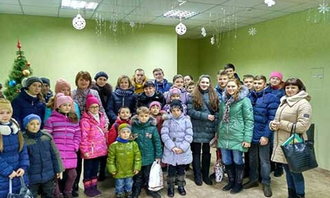 На Днепропетровщине детям подарили подарки