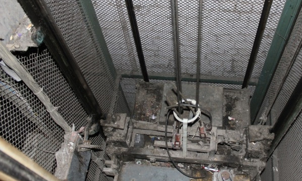 В Днепре мужчина воровал подвесные кабели из лифтовых шахт 