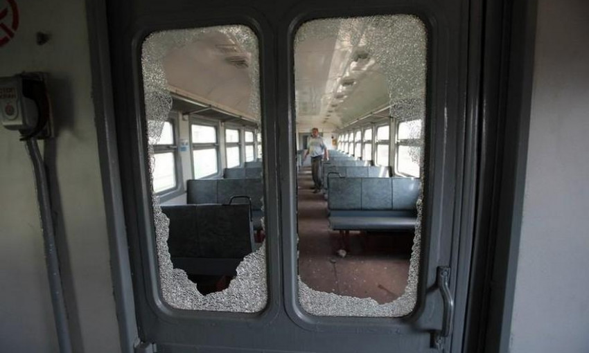 На Днепропетровщине вандалы ломают поезда 