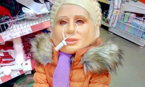 В Днепре торгуют масками Юлии Тимошенко 