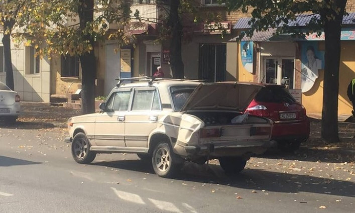 ДТП на Днепропетровщине: на дороге столкнулись два автомобиля 