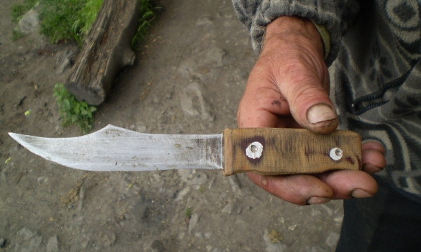 В Днепре мужчина зарезал товарища самодельным ножом
