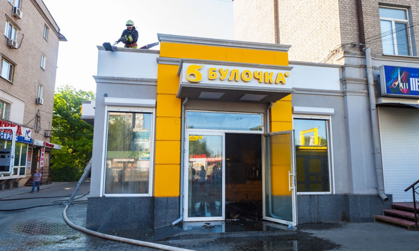 Пожар в Днепре: сотрудники ГСЧС тушили пекарню