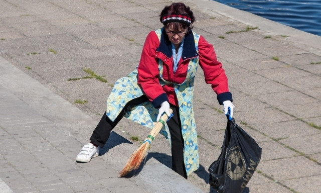 Чистый Днепр: горожане предложили новый метод борьбы с мусором 