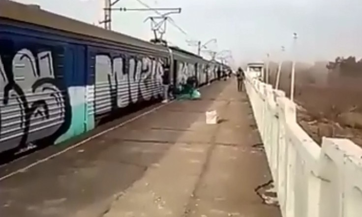 Хулиганский флешмоб: неизвестные раскрасили поезд Днепр - Баловка 