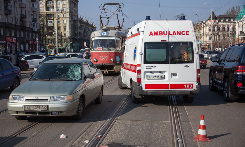 ДТП в Днепре: автомобиль сбил пешеходов 