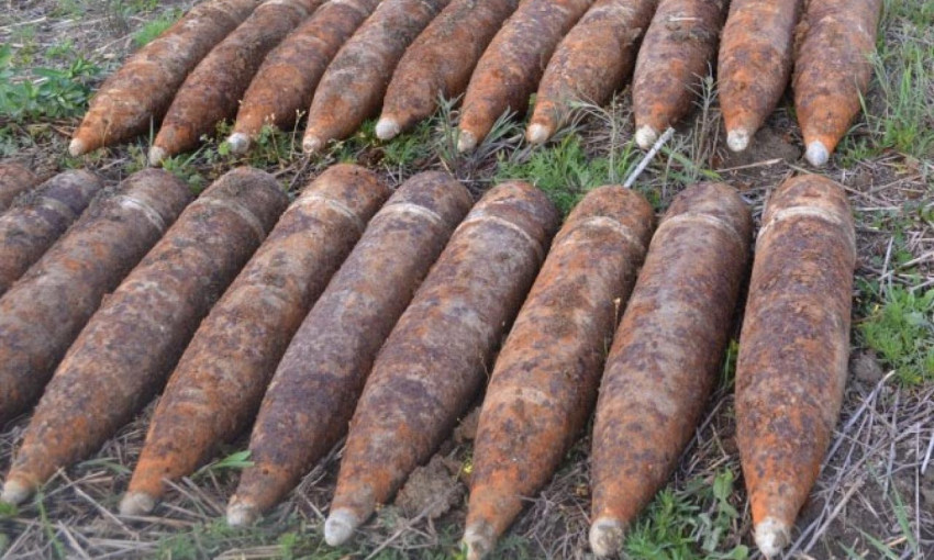 Житель Днепропетровщины нашел на участке 25 снарядов 