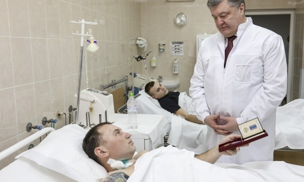 Петр Порошенко побывал в больнице Мечникова 