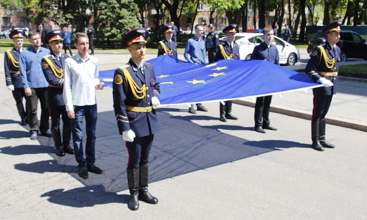 В Днепре подняли флаг Евросоюза 