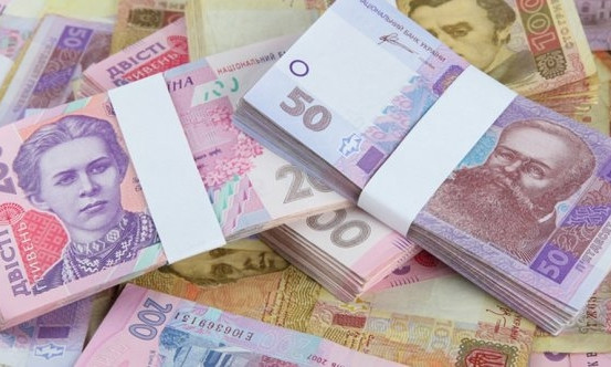 Днепровская чиновница назначила сама себе премию в размере 10 тысяч гривен
