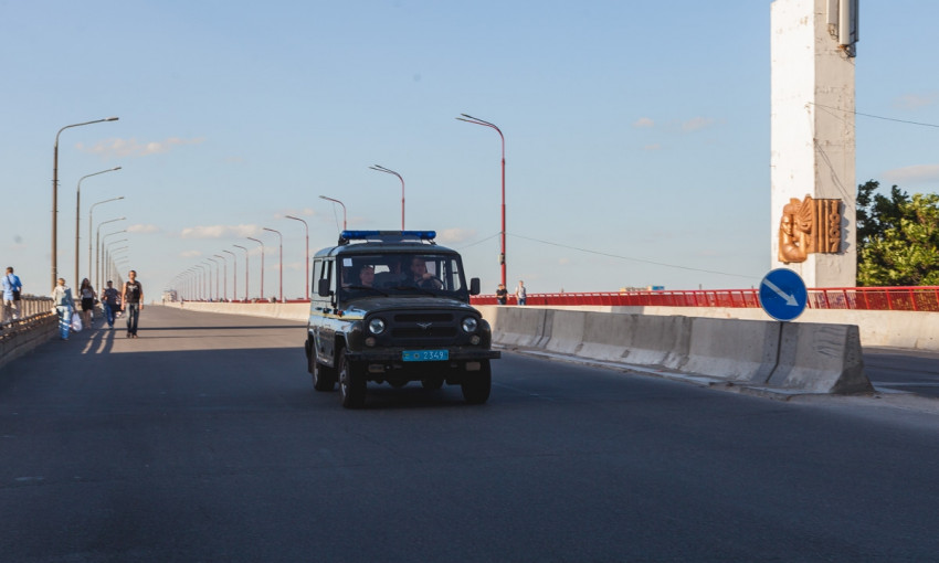 ЧП в Днепре: телефонный хулиган "заминировал" Новый мост