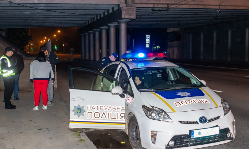 ДТП в Днепре: под Новым мостом автомобиль такси сбил пешехода
