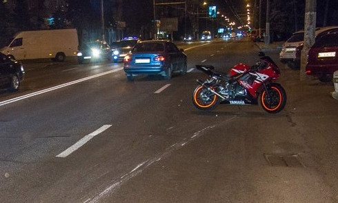 ДТП в Днепре: автомобиль сбил мотоциклиста