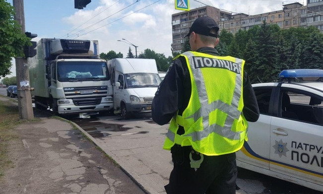 ДТП на Днепропетровщине: маршрутка столкнулась с грузовиком 