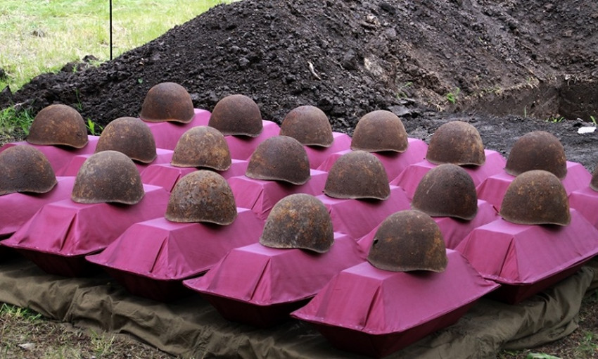 Под Днепром перезахоронили 20 воинов
