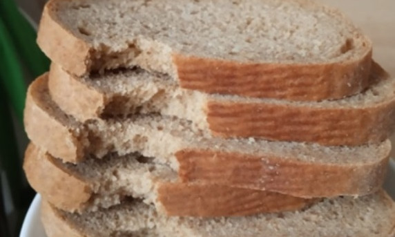 Жительница Днепра купила "погрызенный" хлеб