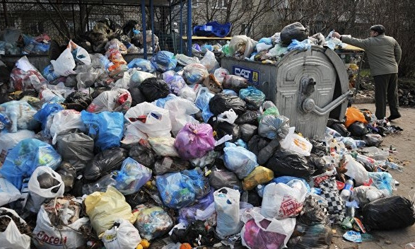 Чистый Днепр: горожан научат сортировать мусор