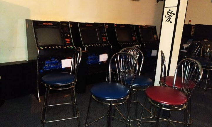 На Днепропетровщине зал игровых автоматов маскировали под суши-бар 