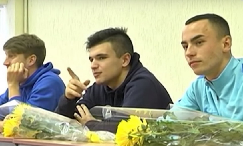 Днепровские футболисты отвечали на вопросы школьников 