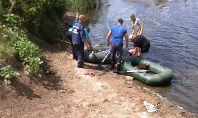 На Днепропетровщине в дрейфующей лодке нашли труп