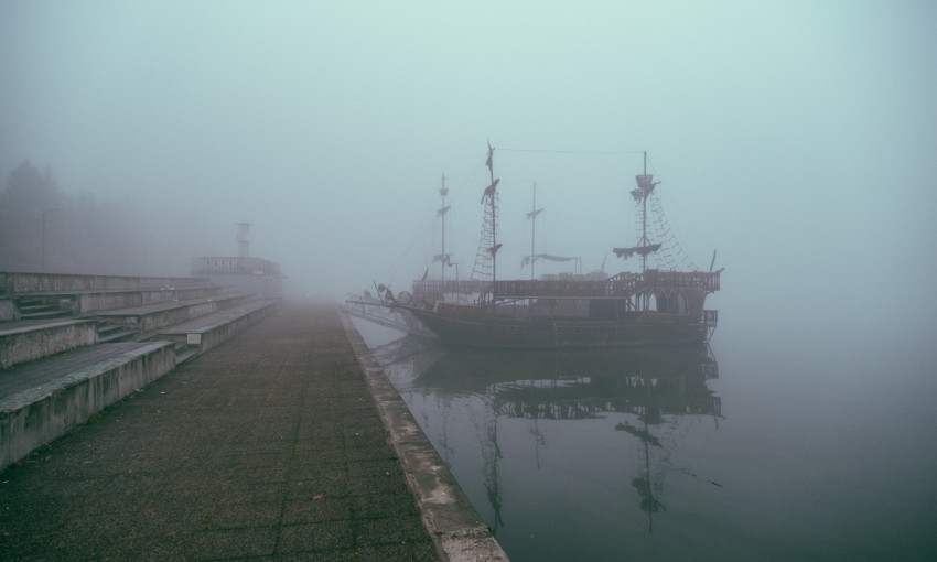 Осенний Днепр: как выглядит набережная в тумане?