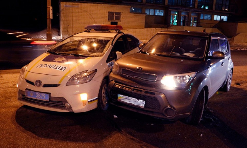 ДТП в Днепре: автомобиль полиции попал в аварию