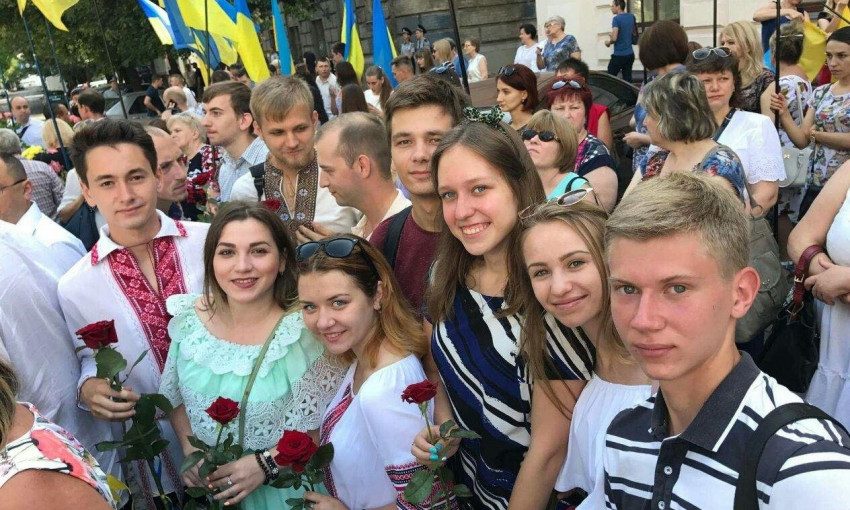 Жители Днепра отпраздновали День Конституции Украины