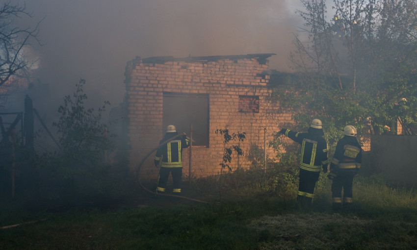 Пожар в Днепре: в доме загорелась кровля 