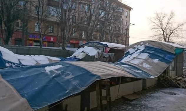 В Днепре демонтировали МАФы на рынке "Торжок"