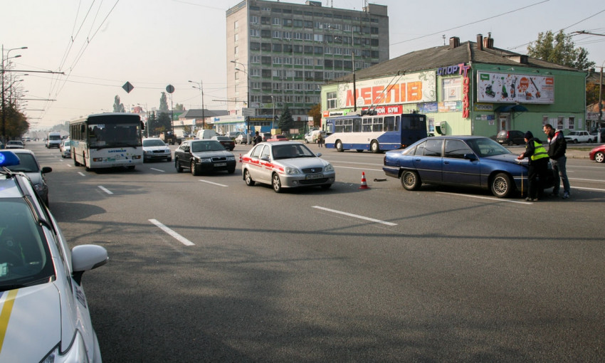 ДТП на Слобожанском проспекте: на дороге столкнулись два авто 