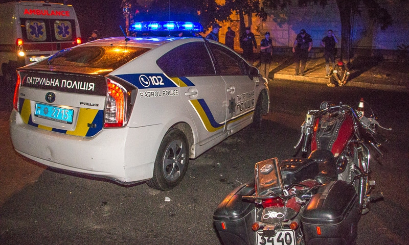 ДТП в Днепре: мотоцикл врезался в авто полиции