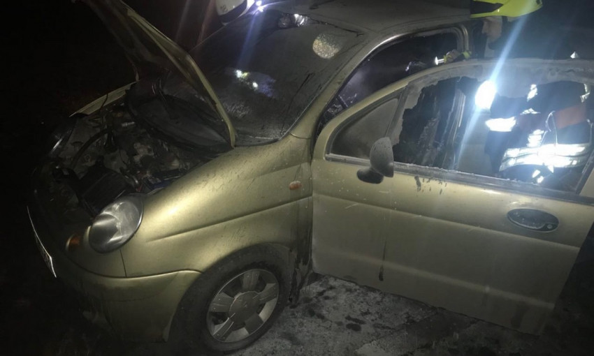 Пожар в Днепре: горело авто учительницы 