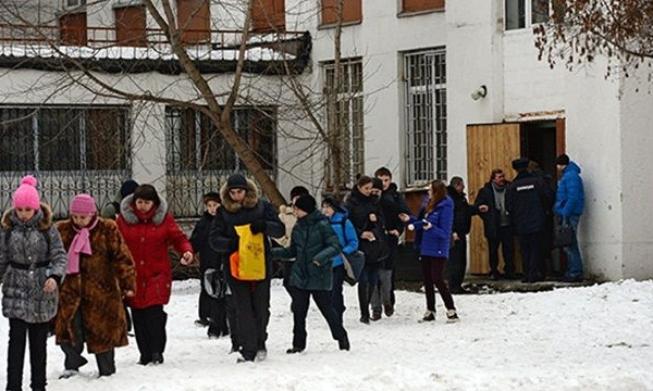 Неудачно пошутил: На Днепропетровщине эвакуировали школу