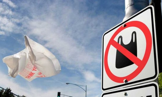 Чистый Днепр: в городе предлагают запретить полиэтиленовые пакеты 