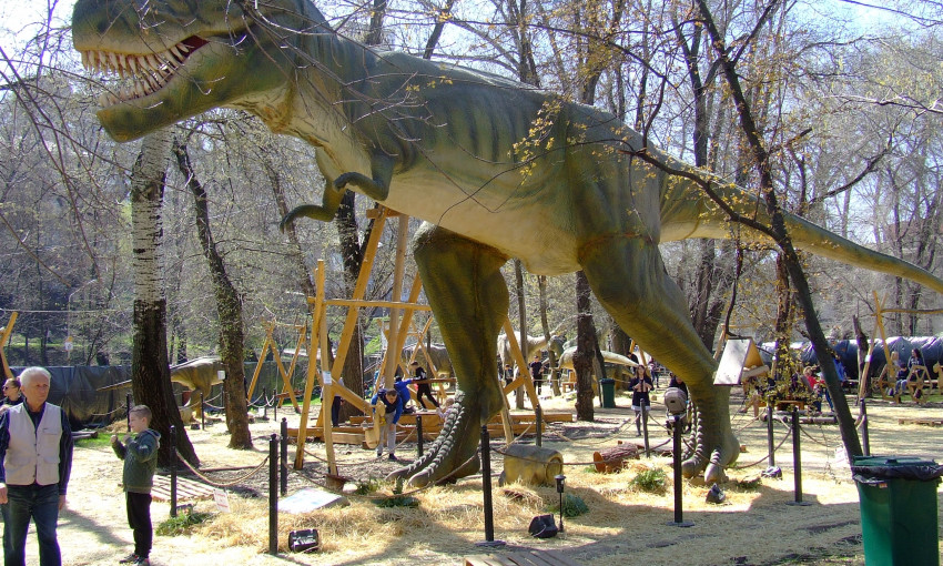 Доисторический Днепр: горожане в восторге от динозавров 