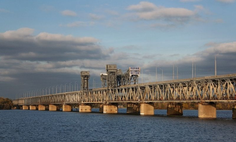 Выдержит ли Старый мост Днепра новую нагрузку?