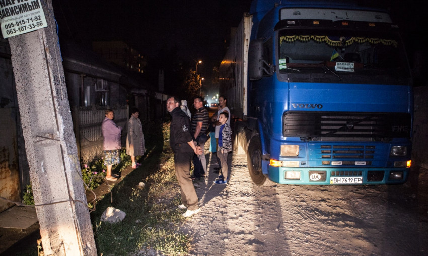 ДТП в Днепре: грузовик врезался в столб 