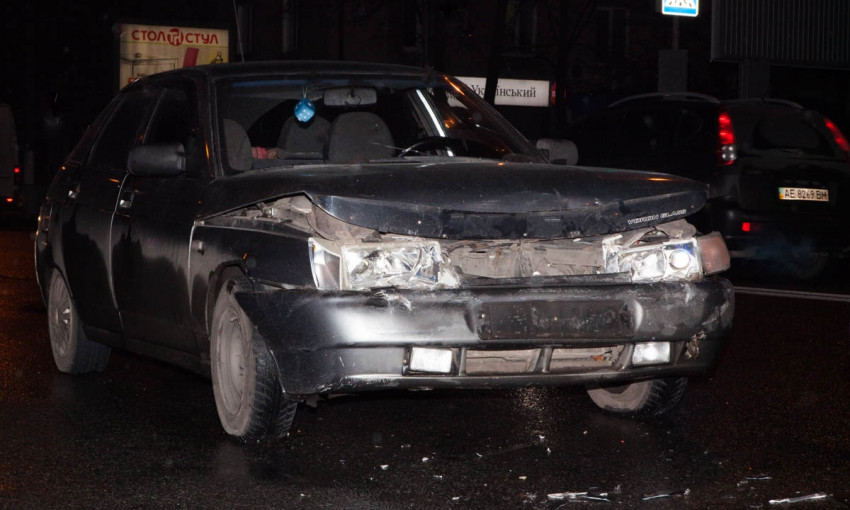 ДТП в Днепре: на дороге столкнулись два автомобиля 