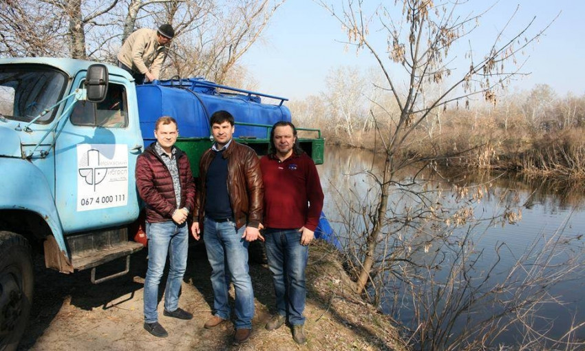 На Днепропетровщине громада провела зарыбление своих водоемов
