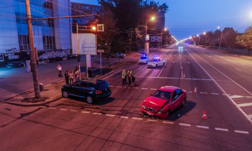 ДТП в Днепре: на Набережной Победы столкнулись Daewoo и Volkswagen
