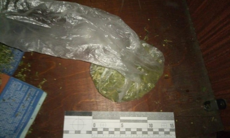 На Днепропетровщине в доме у мужчины нашли марихуану 